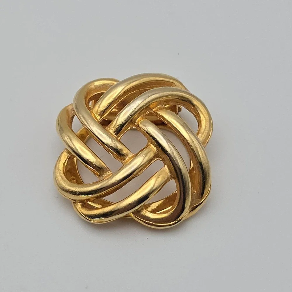Vtg 65 Yr Old LIEBA USA Love Knot Scarf Clip Dress Clip Filigree Gold Plate